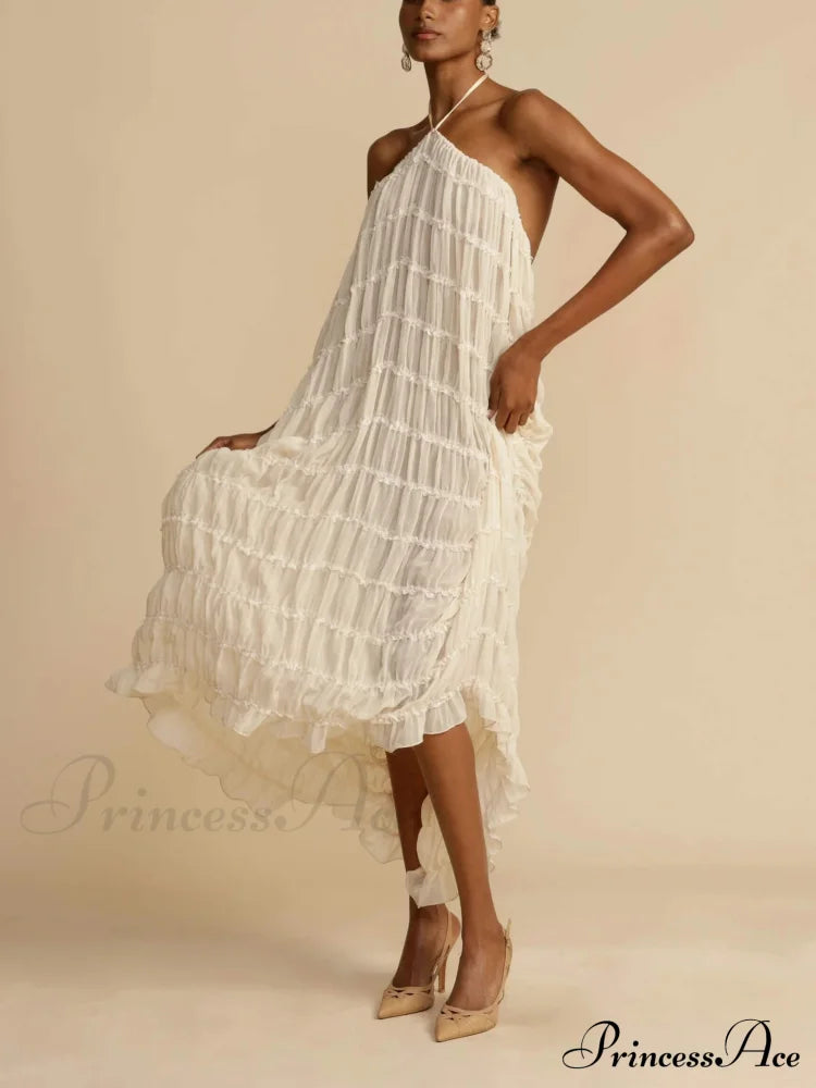 Charmantes plissiertes Kleid mit Kordelzug in der Taille, anmutigem Stufendesign und Neckholder, mittellang