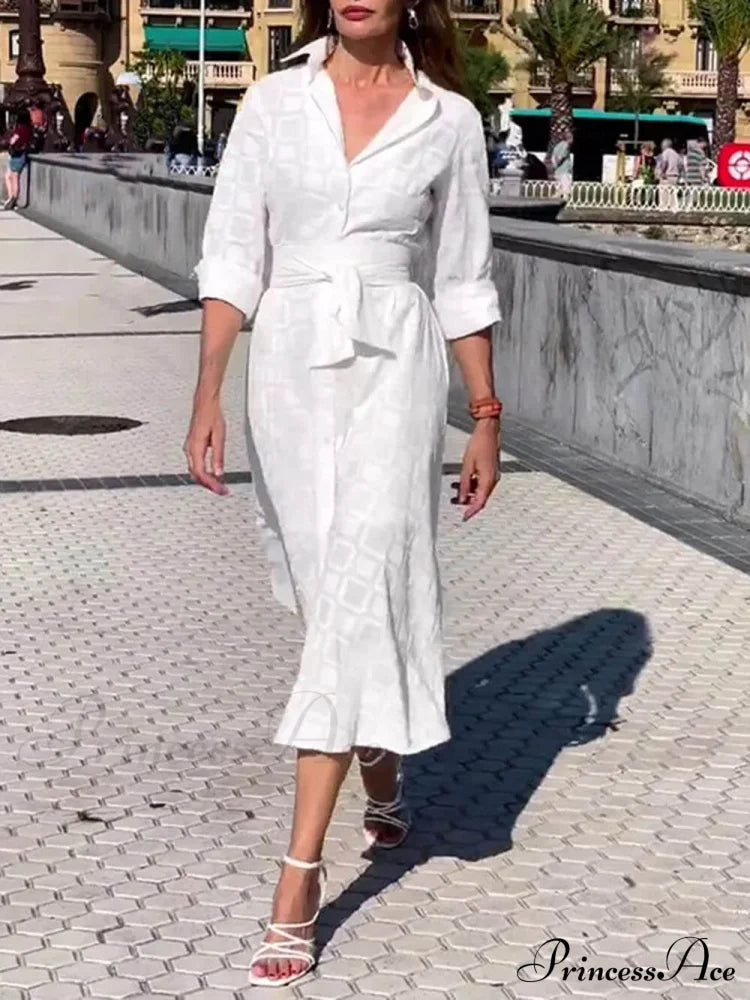 Kleid mit Knopfleiste, Gürtel, eleganter Tasche, langem Ärmel und mittlerer Länge