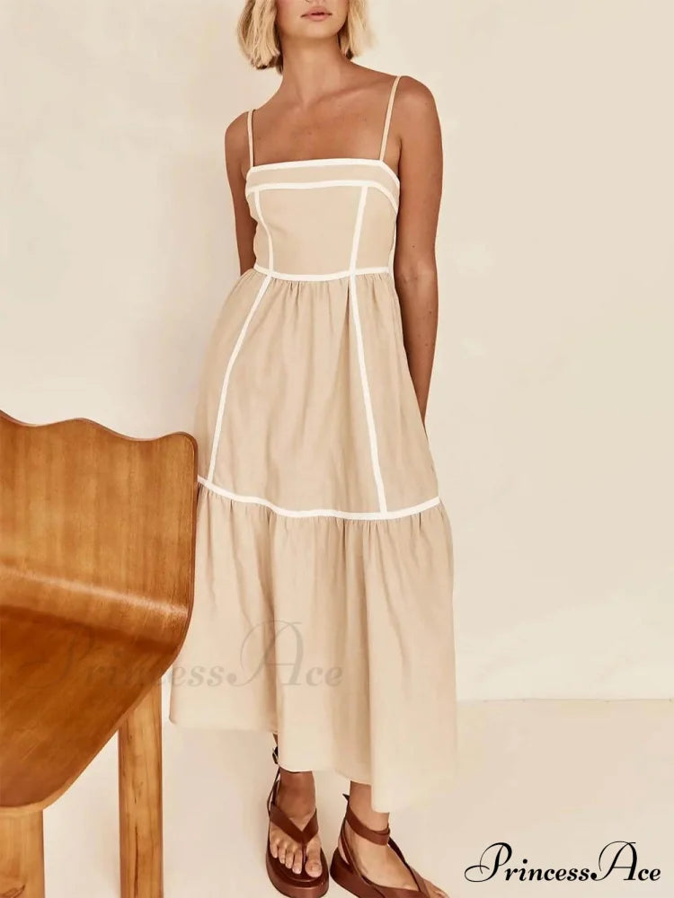 Kleid in mittlerer Länge mit kontrastfarbigen Besätzen und verstellbaren, reizvollen Trägern