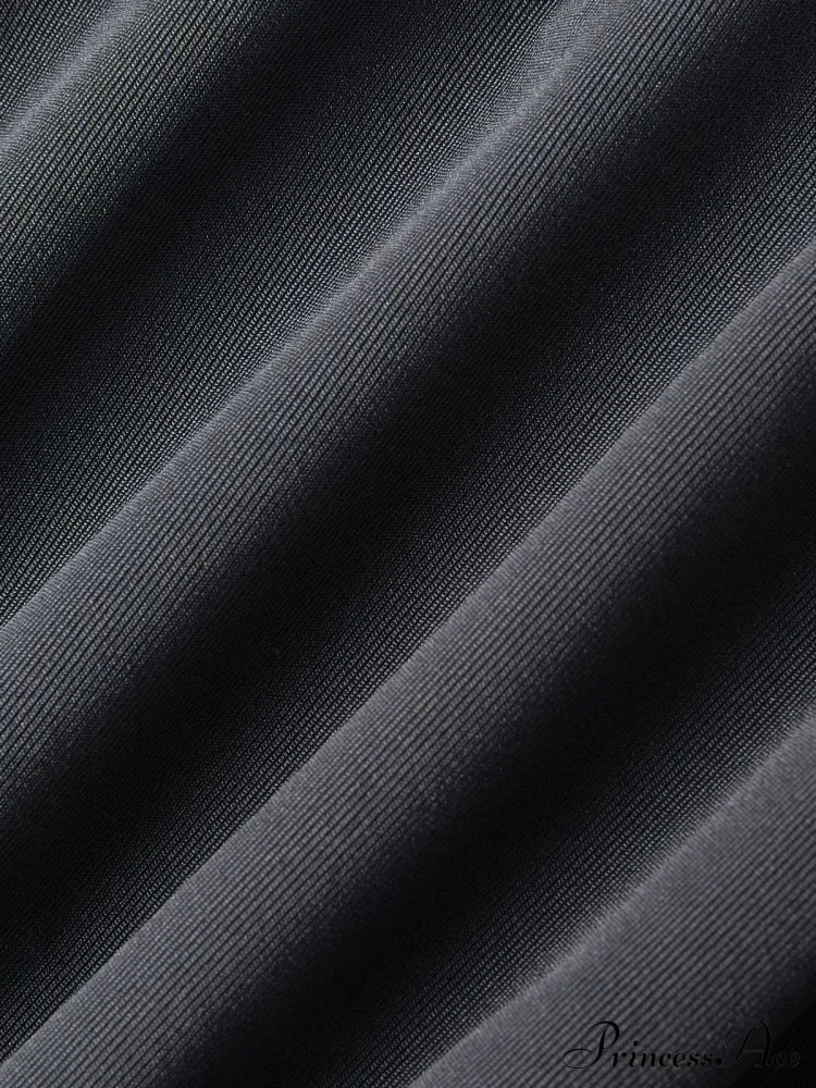 Top corto alla moda a coste con bordi a contrasto