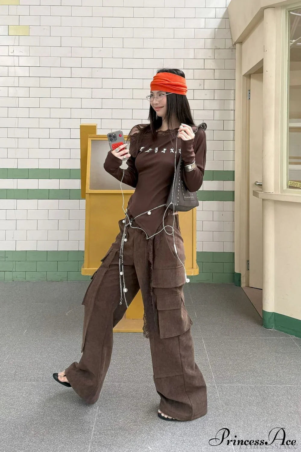 Calça Cargo com Painéis de Veludo Cotelê e Dois Bolsos