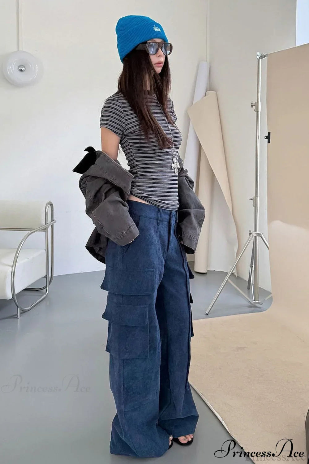 Calça Cargo com Painéis de Veludo Cotelê e Dois Bolsos