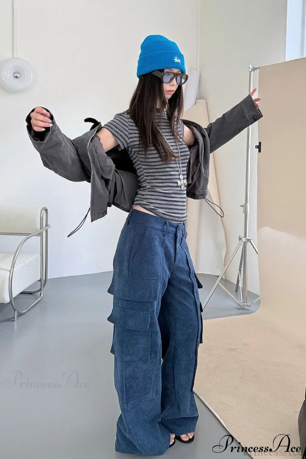 Calça Cargo com Painéis de Veludo Cotelê e Dois Bolsos