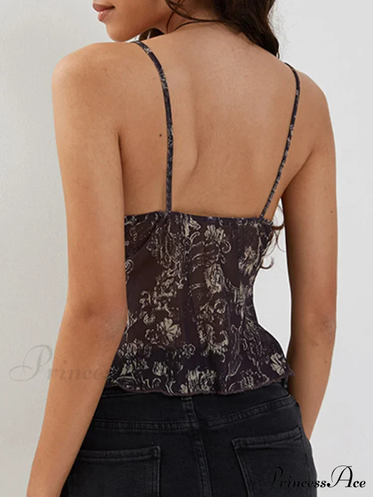 Top corto a rete alla moda con incrocio e collo all'americana