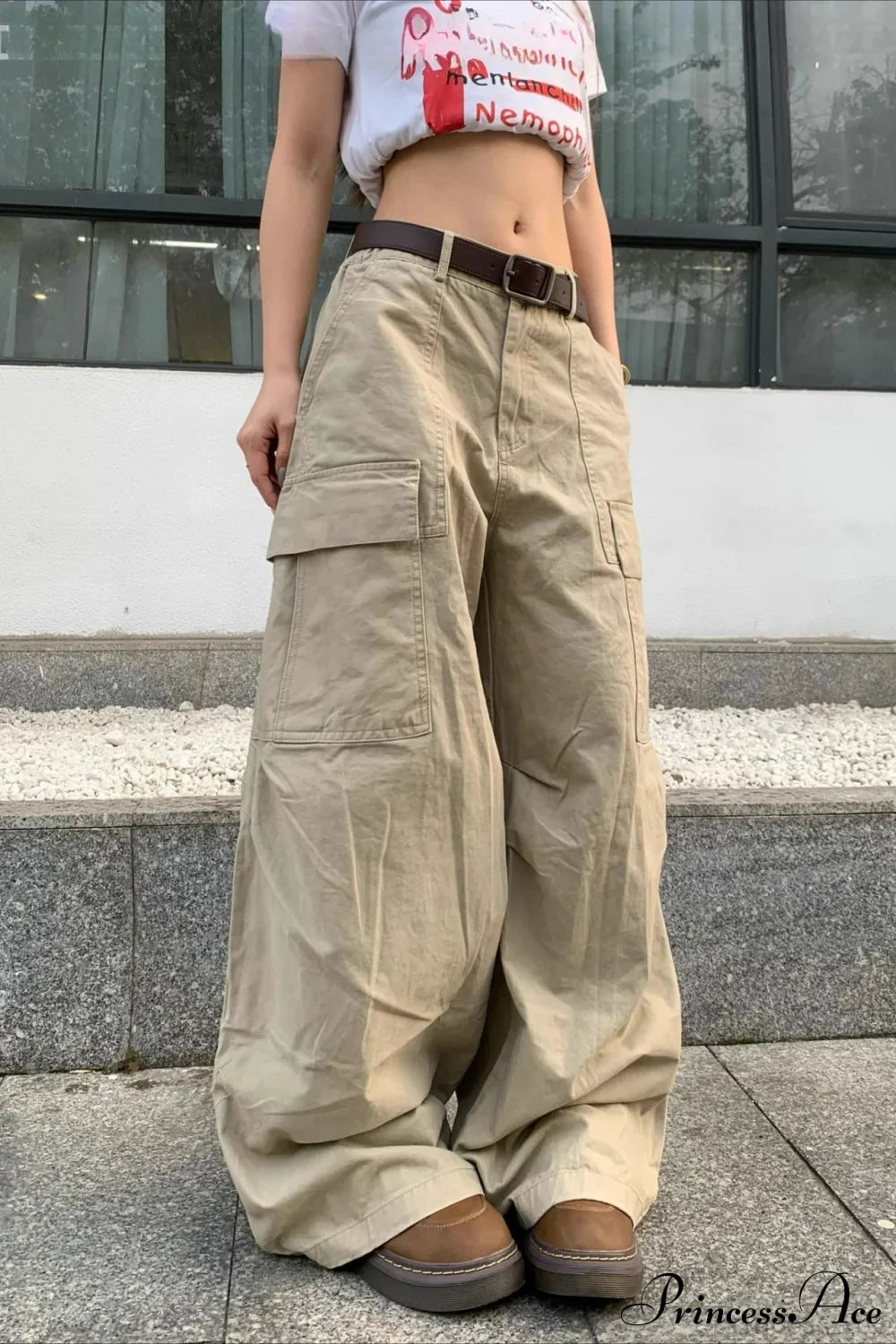 Calça Cargo Solta com Bolso Grande Curvado