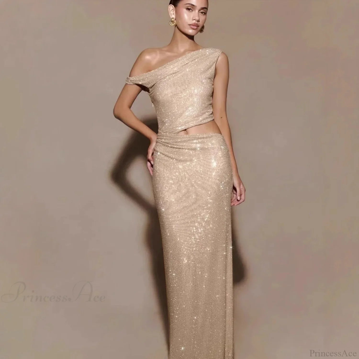 Vestido de Festa Halter com Recorte, Fenda e Strass