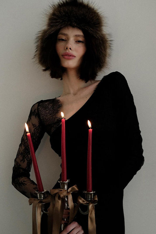 Asymetrické krajkové gotické šaty