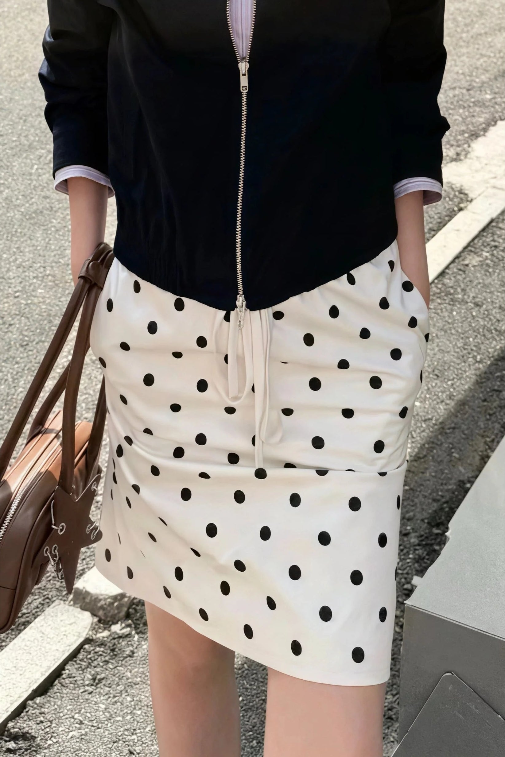 Vintage Satin Rock mit Kordelzug und Tupfenmuster, mittellang