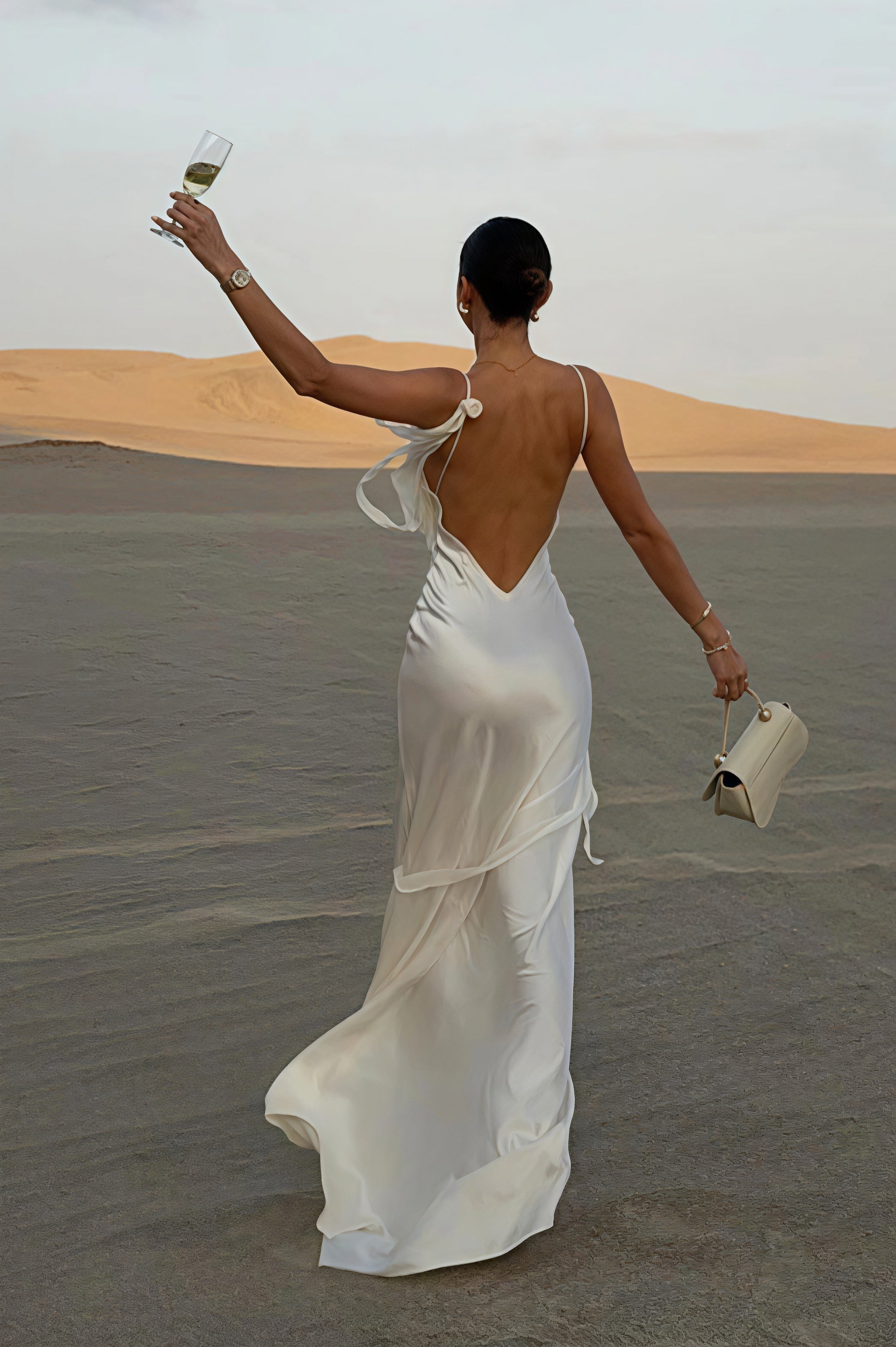 Solides Satin-Blumenmuster Rückenfreies Elegantes Maxikleid