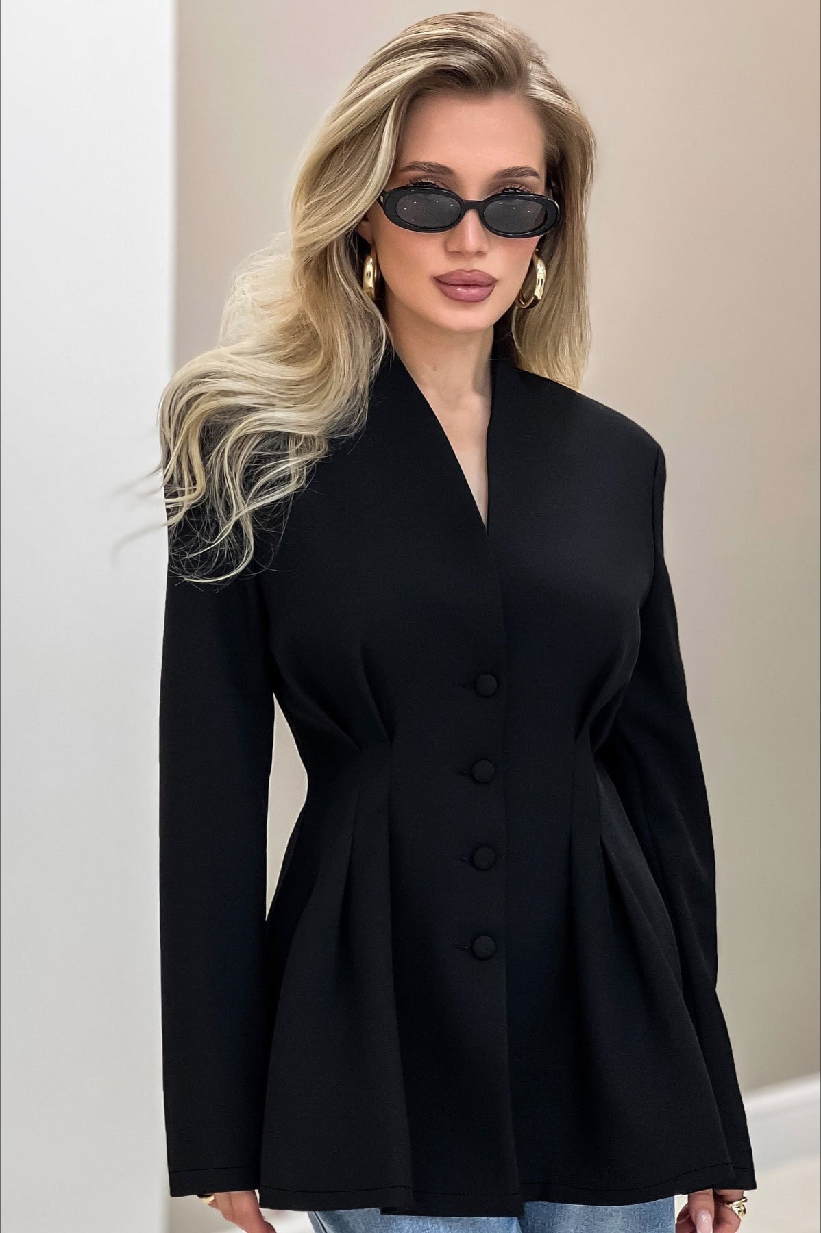 Sako s páskem, úzký střih