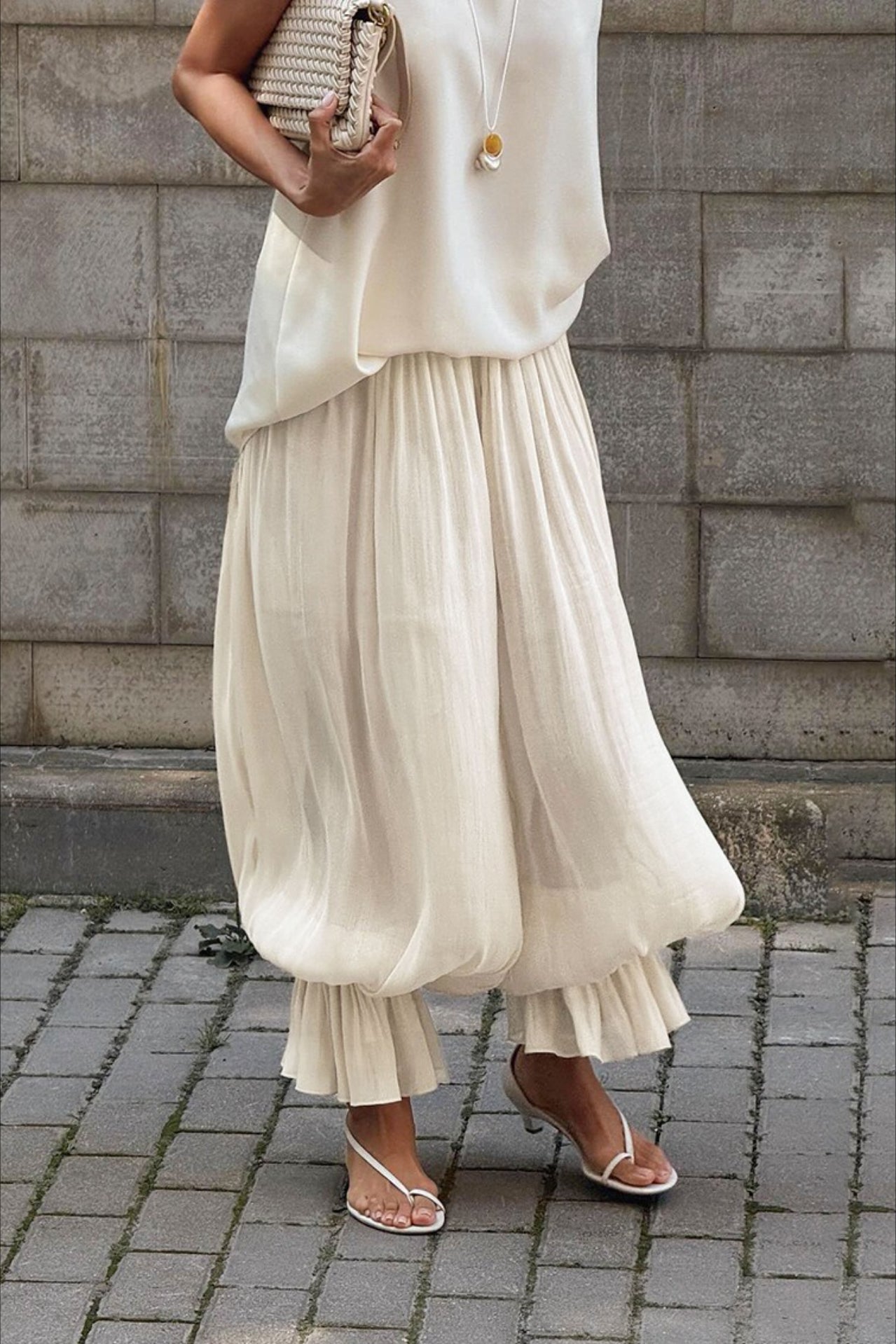 Pantalon décontracté chic à chevilles bouffantes structurées