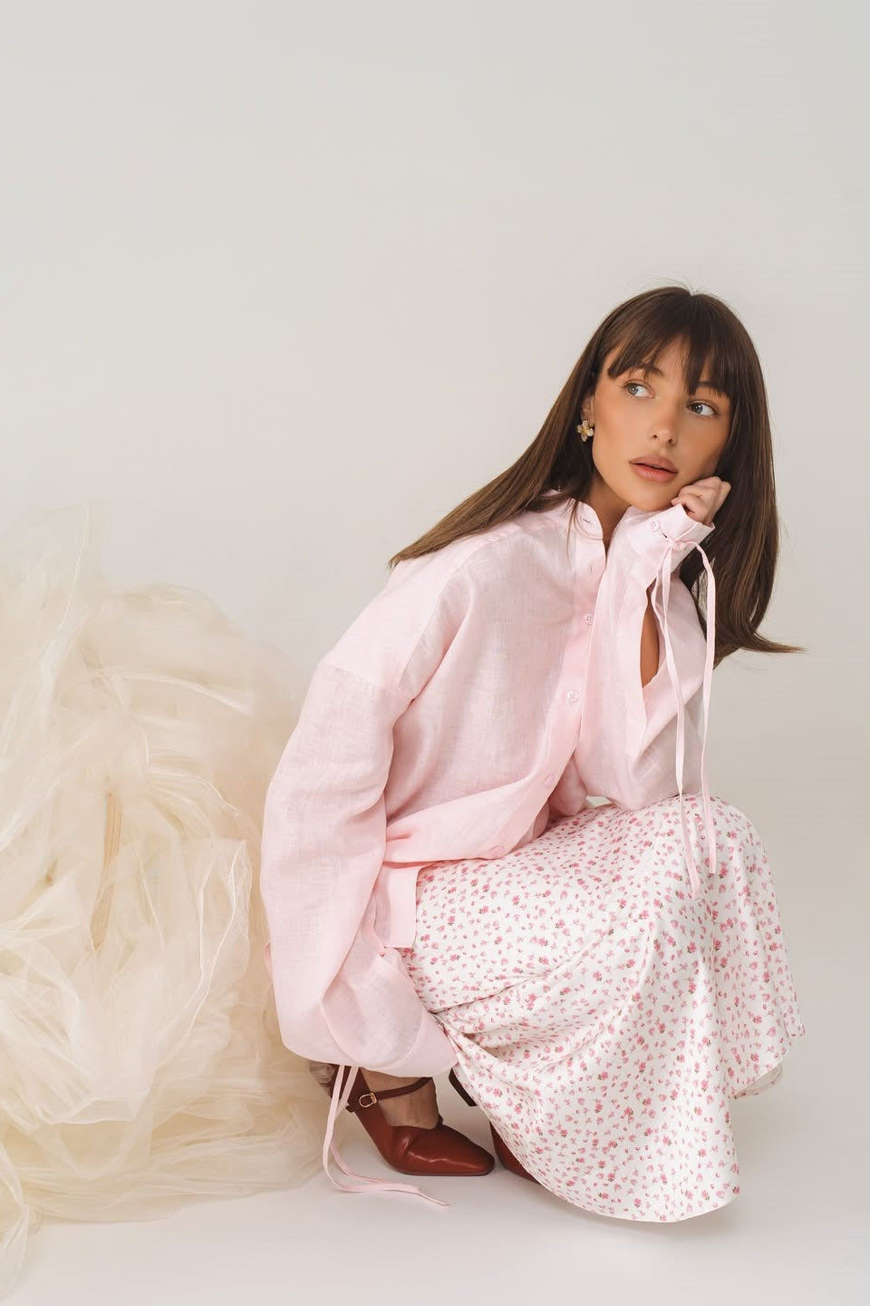 Camicia rosa a maniche lunghe con cintura strutturata in vita