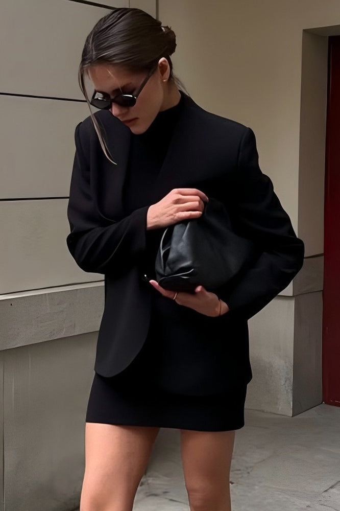 Pevně střižené jednorušné sako s běžným střihem ramen