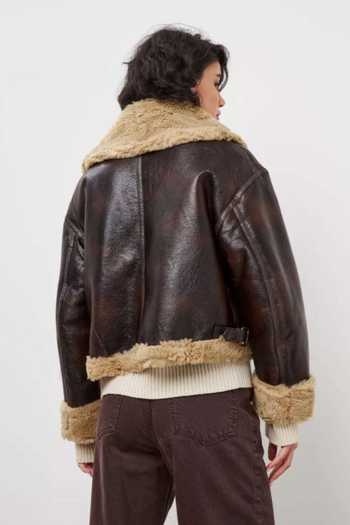 Manteau court vintage à col en fausse fourrure