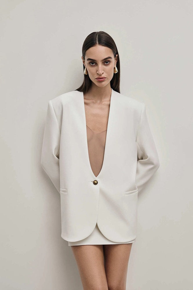 Pevně střižené jednorušné sako s běžným střihem ramen