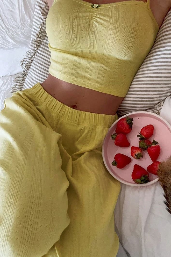 Měkký pohodlný dvoudílný komplet s tílkem a kalhotami