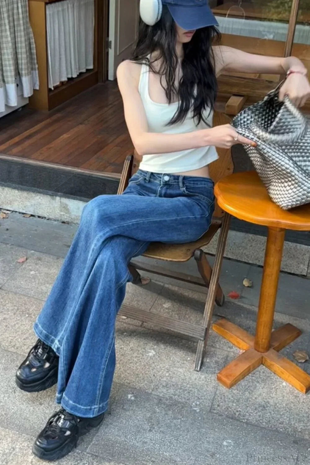 Jeans a vita bassa a zampa d'elefante blu scuro