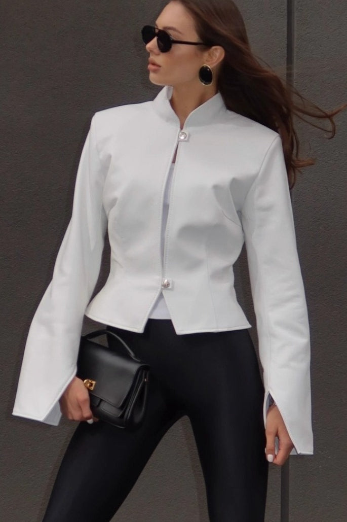 Lederjacke mit Stehkragen und tailliertem Schnitt