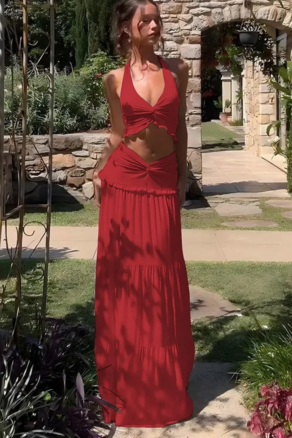 Šaty bez rukávů s překříženým zavazováním na krku ve stylu boho