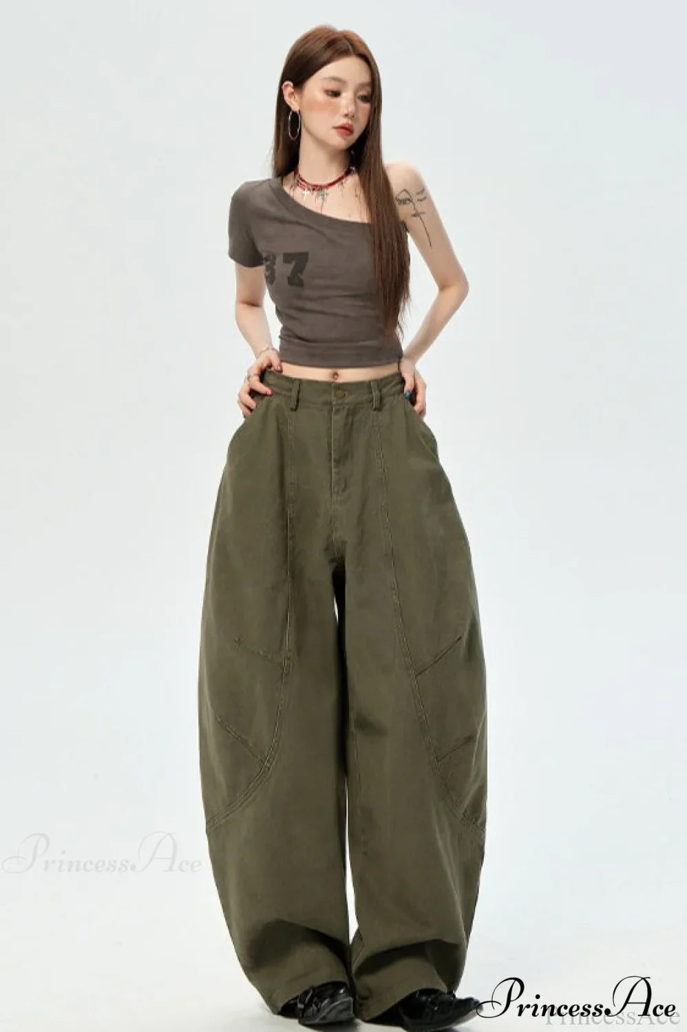 Calça Cargo Jeans Curva Solta e Perna Reta