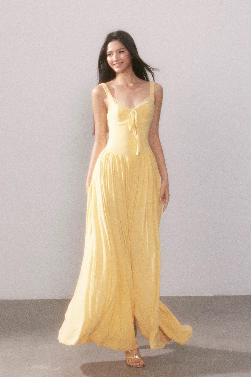 Abito lungo fluente in maglia traforata con spalline e spacco