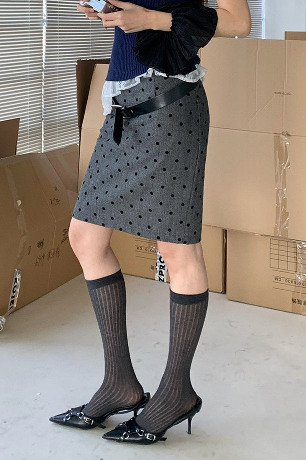 Midi sukně s vysokým pasem, puntíkovaná, těsně přiléhající, s plyšovým povrchem