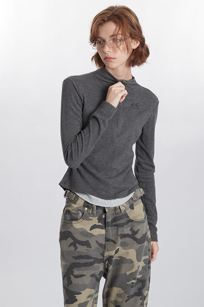 Gestricktes Oberteil mit halbem Reißverschluss und Stehkragen in zwei Teilen