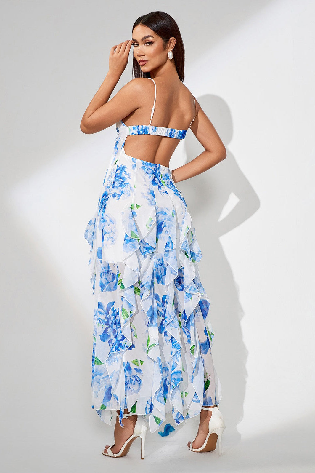 Abito da festa floreale con balze e spacco