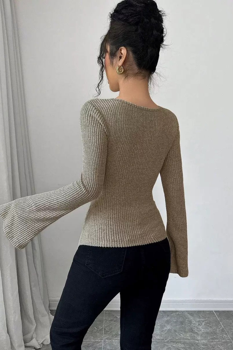 Top ceñido de punto con hombros descubiertos