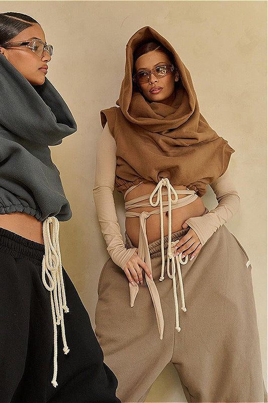 Sweat à capuche court décontracté à large col solide