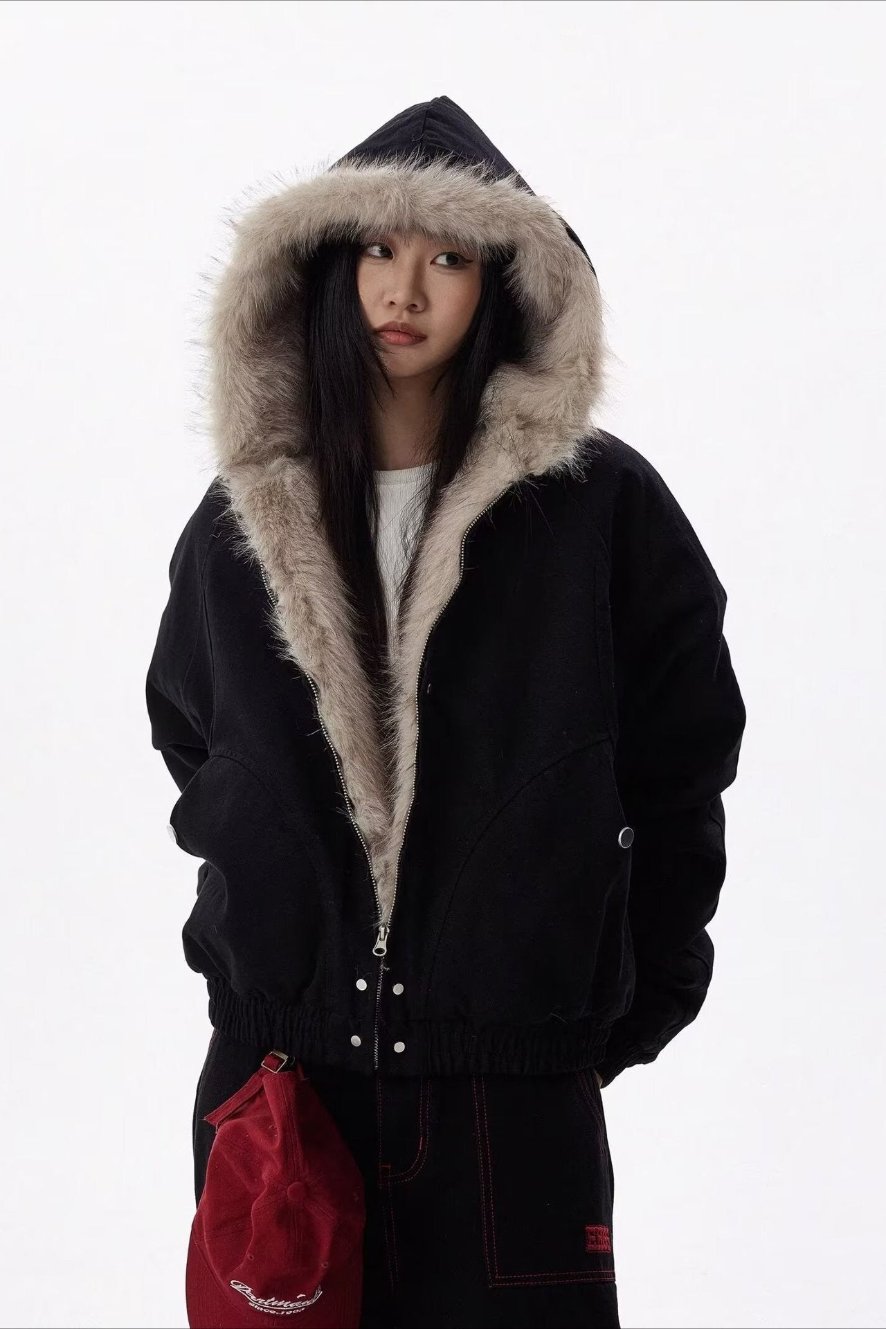 Sportlich geschnittene wattierte Steppjacke mit Isolierung