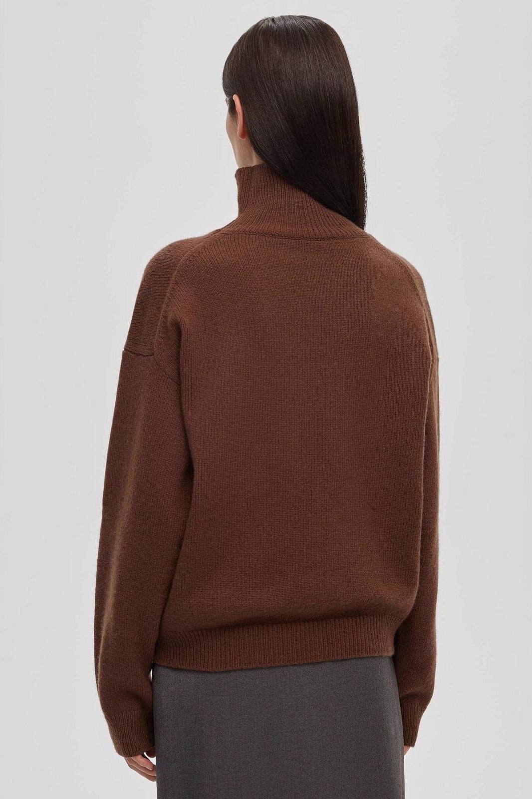 Sudadera de cuello alto con estampado animal y bloques de color