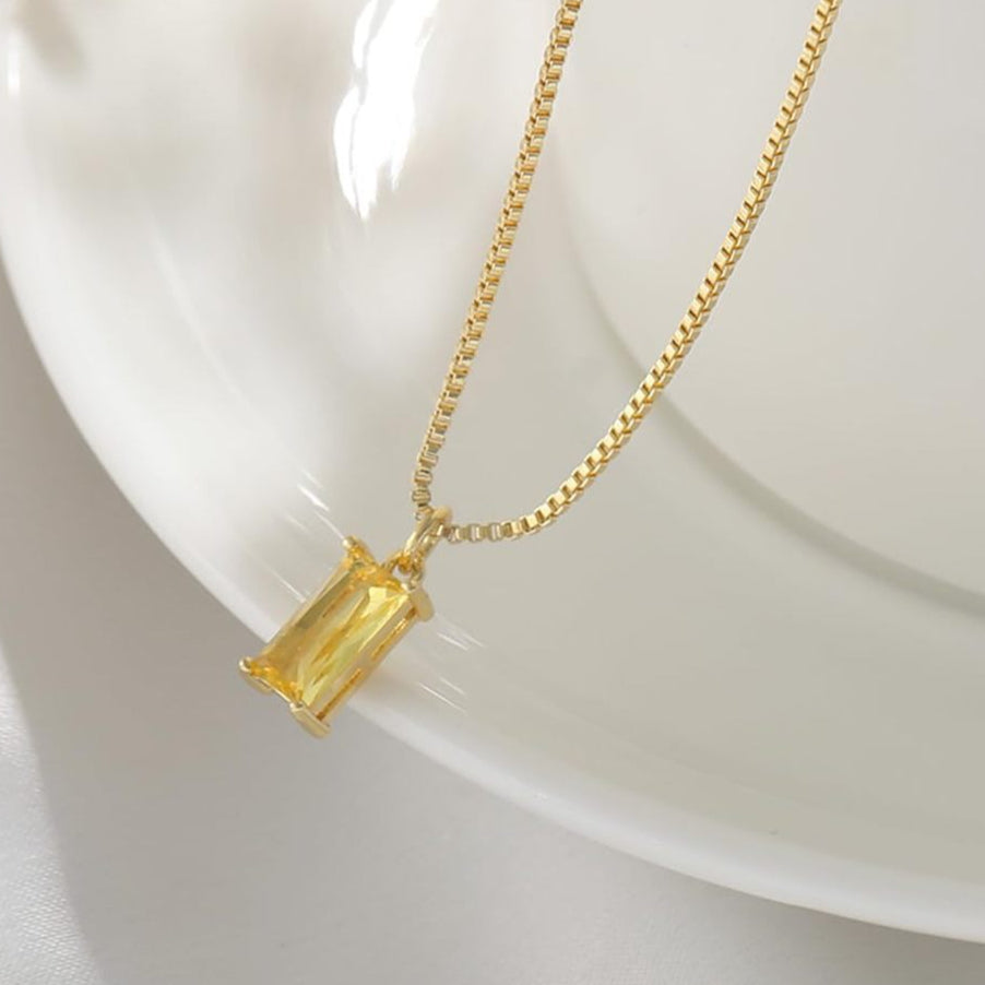 Collana Minimalista Mini Quadrata con Zircone