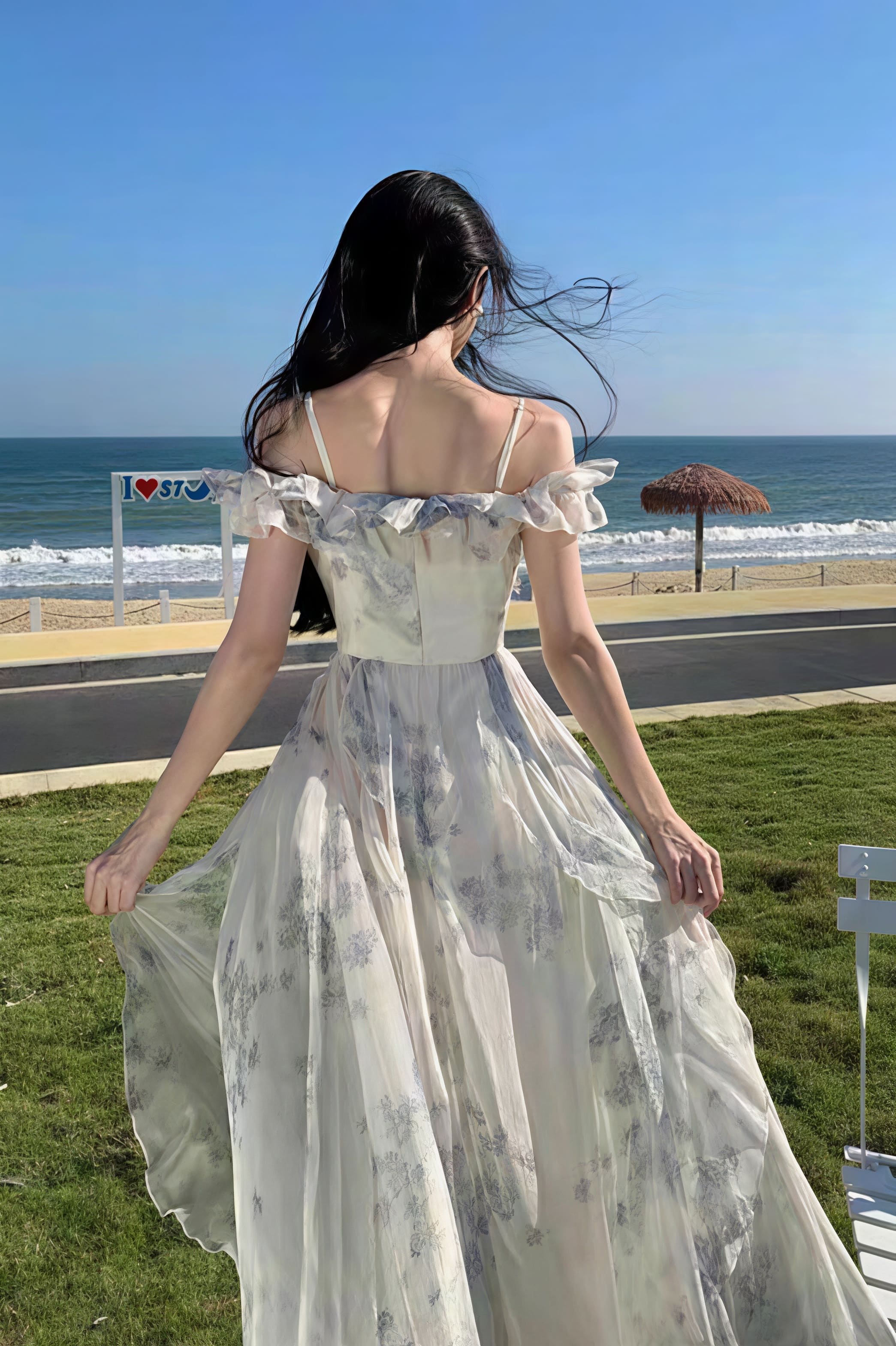 Maxi šaty s volánky, květinovým vzorem a tenkými ramínky