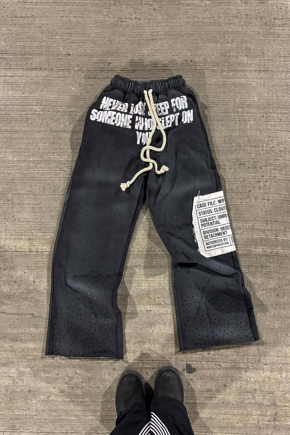 Moletom Street com Capuz, Blocos de Cor e Strass