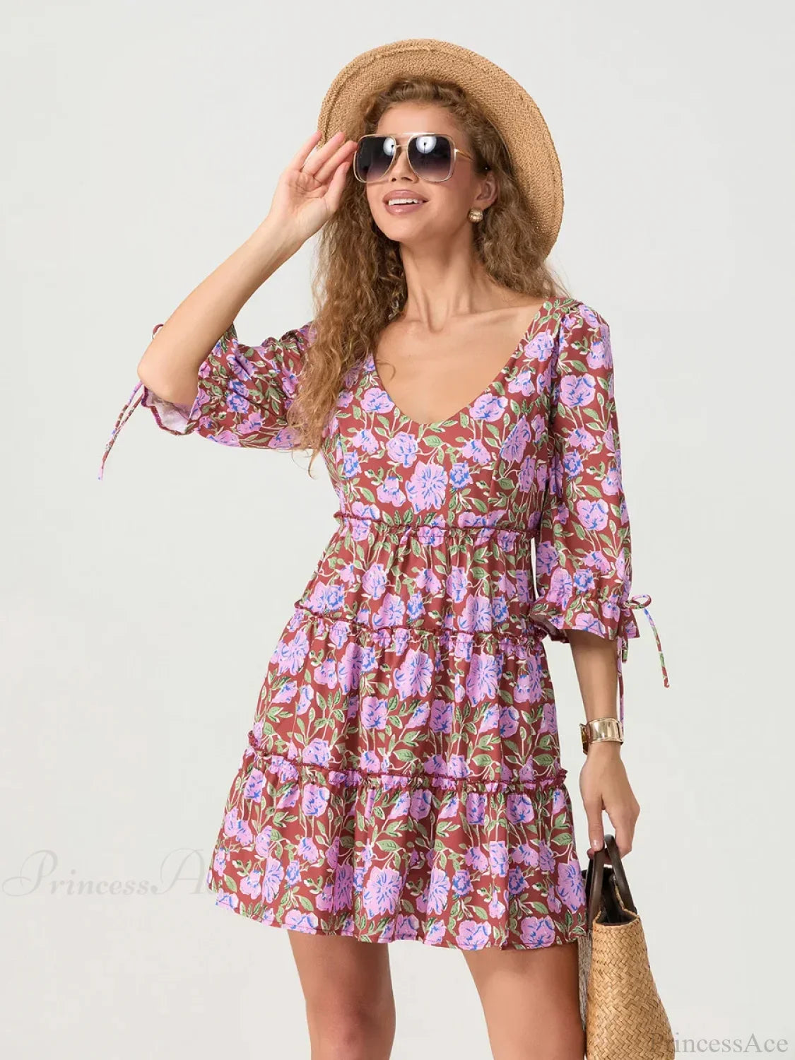 Vestido floral con volantes en capas, escote en V y mangas abullonadas hasta el codo
