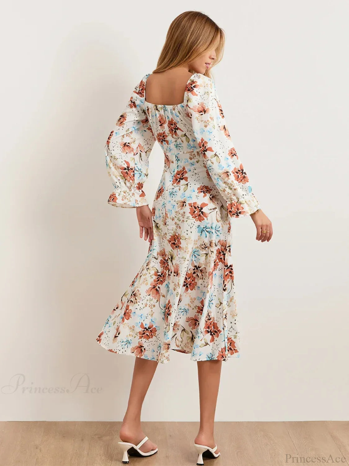 Vestido floral elegante midi con mangas abullonadas y escote cuadrado