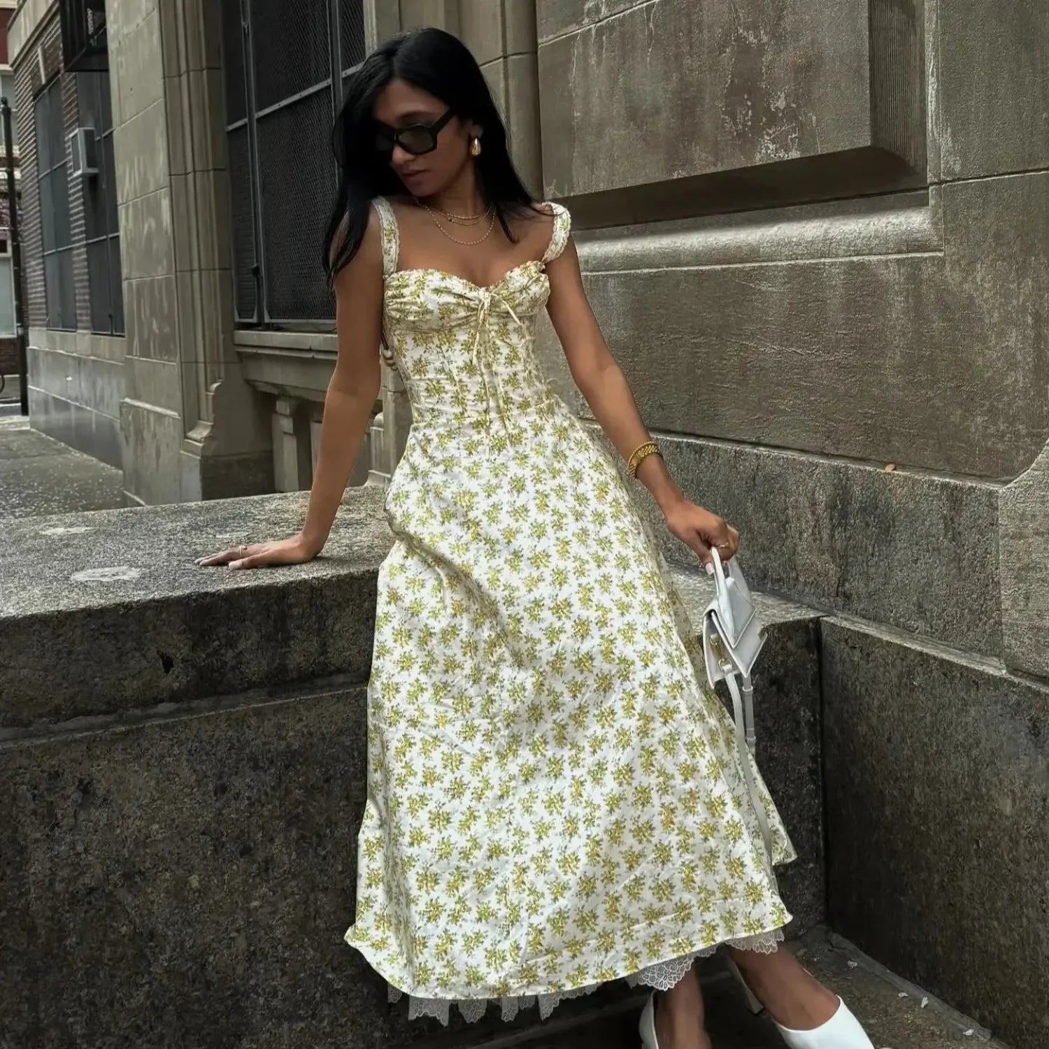 Vestido midi de verano con estampado floral elegante