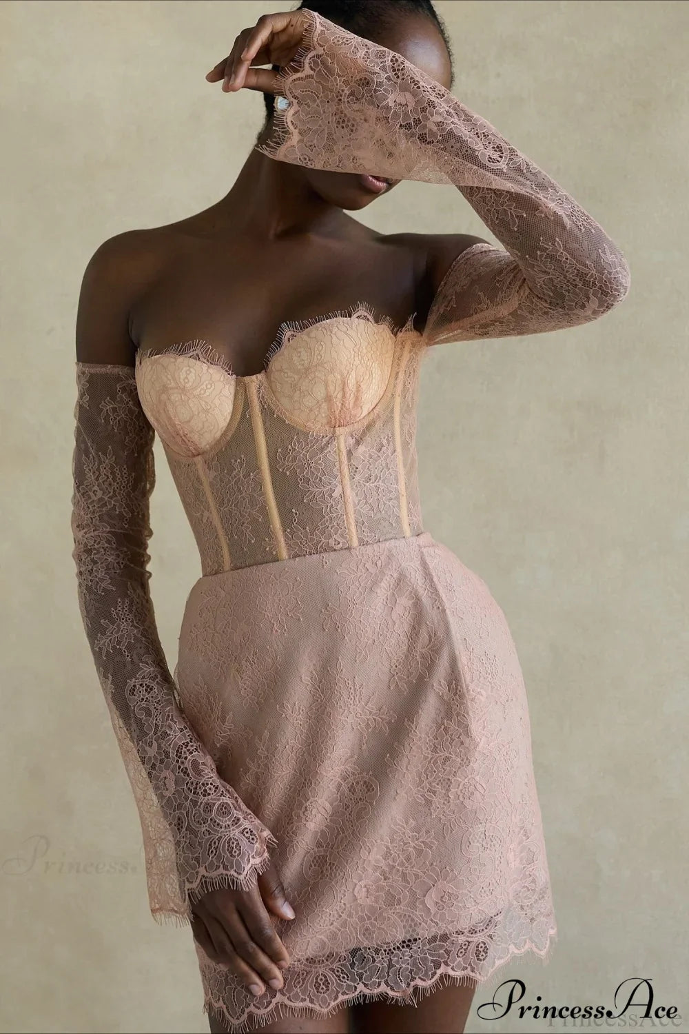 Elegantes verführerisches Spitzenkleid für festliche Anlässe