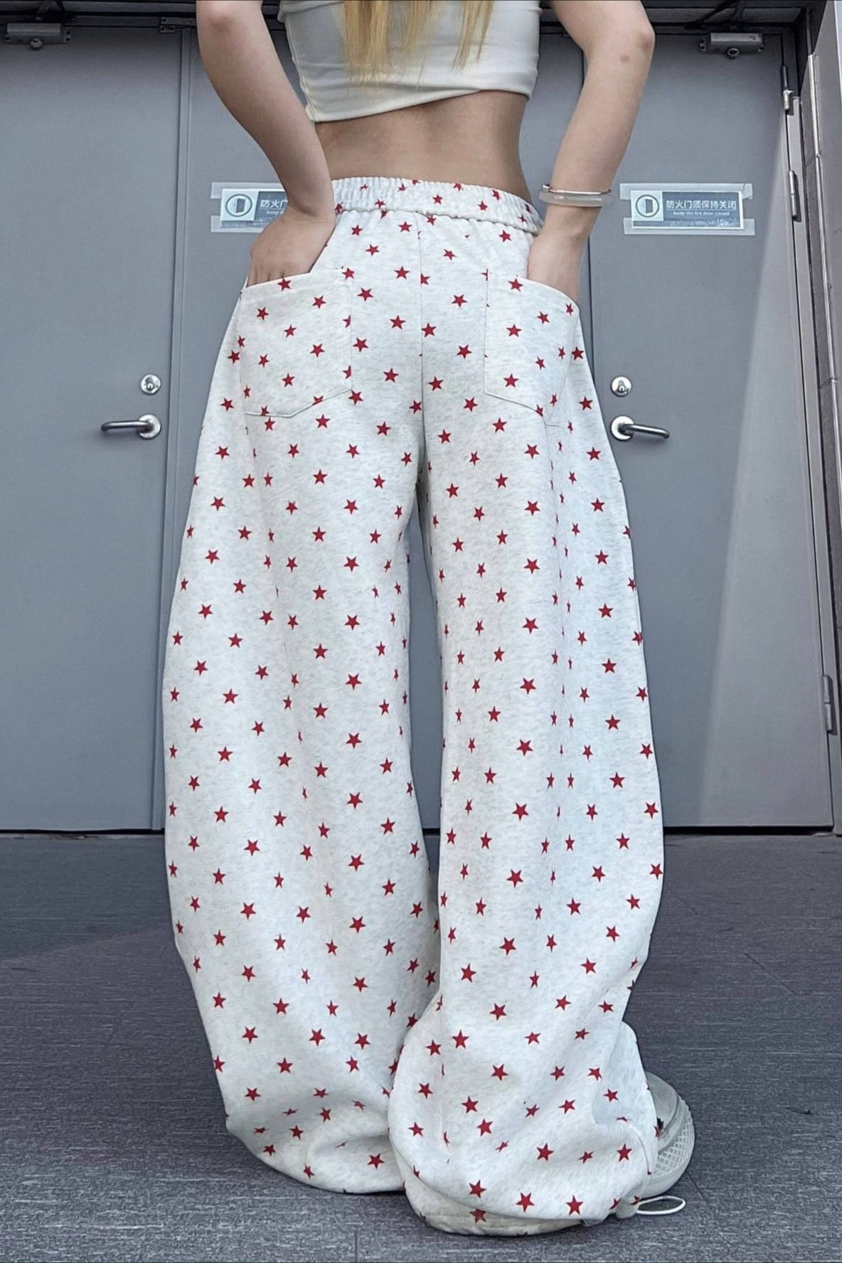 Calça Moletom Larga de Algodão com Bordado de Estrela e Letras