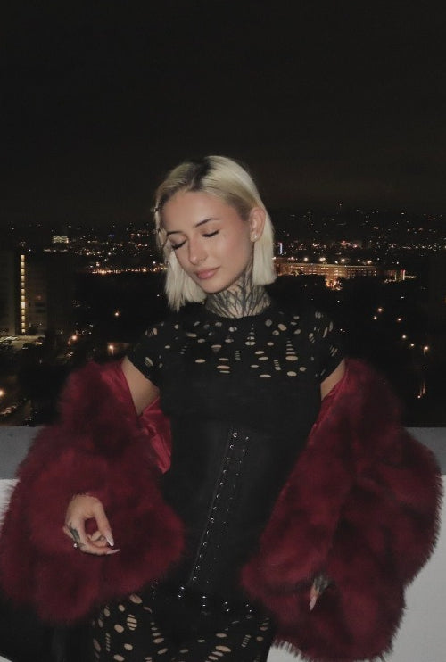 Kabát s kapucí z umělé kožešiny