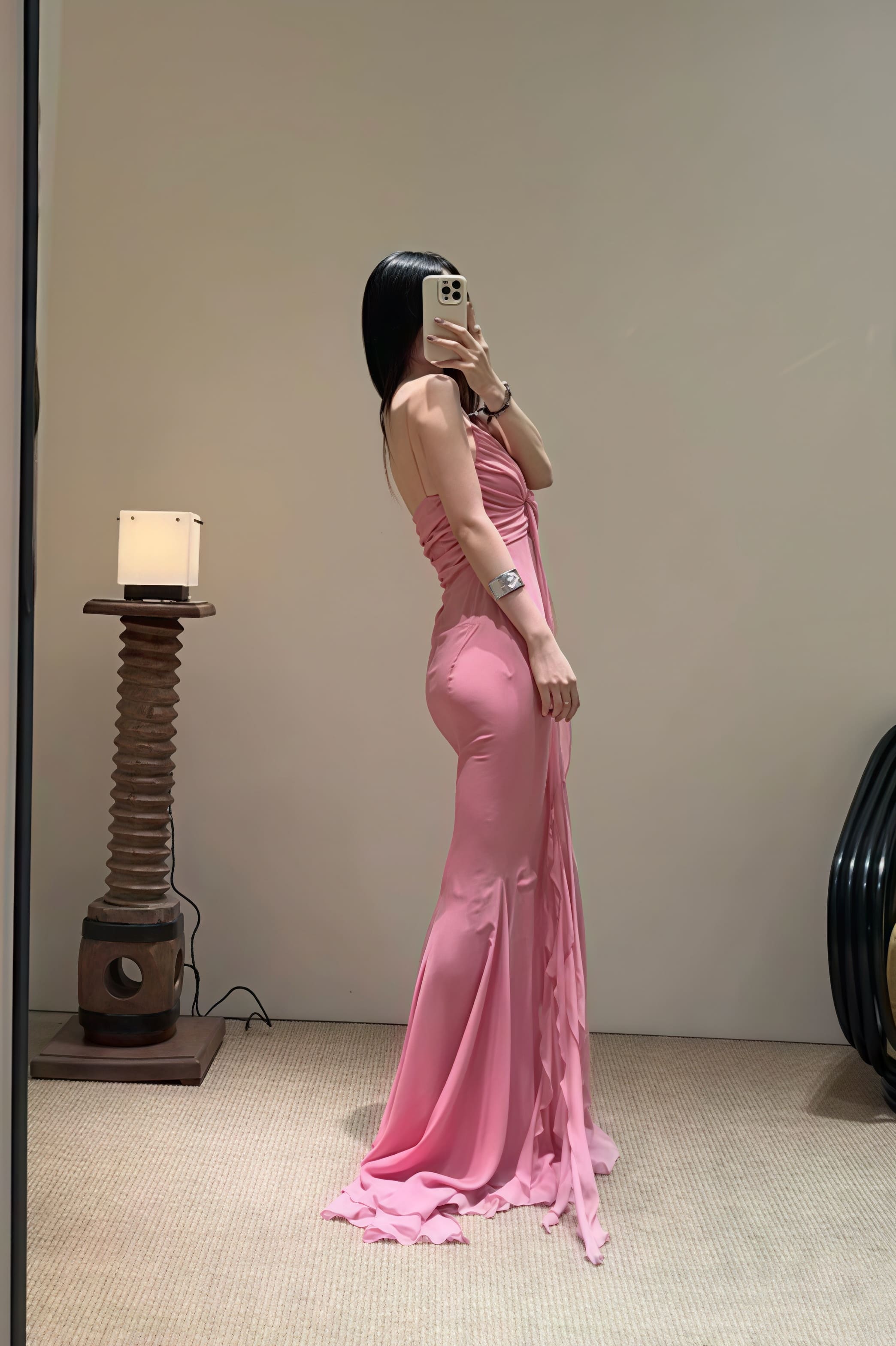 3D-Rosen fließendes Maxikleid mit Spaghettiträgern und rückenfrei