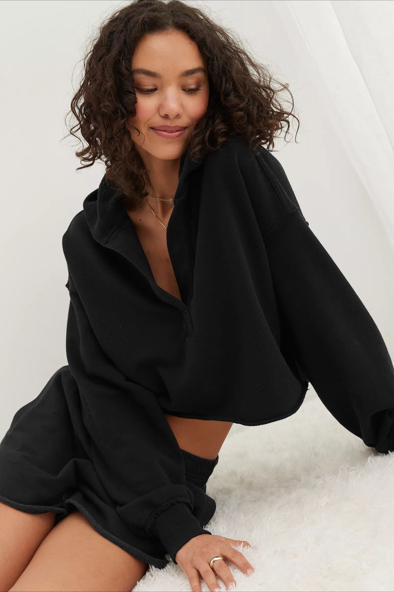 Moletom Chic Relaxado com Gola V Lisa