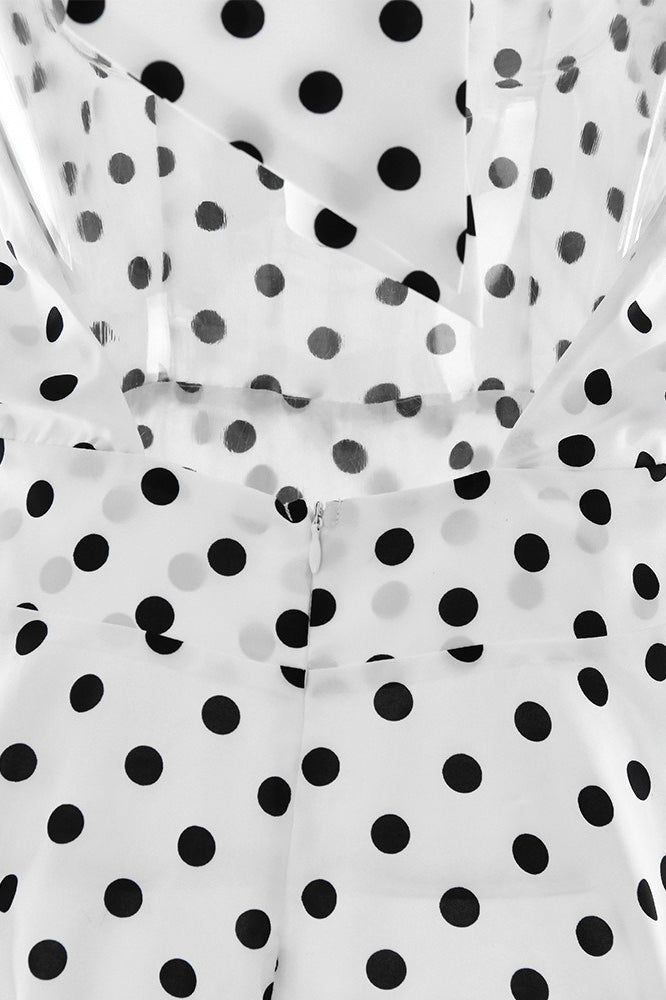 Svádivé minišaty s puntíky, zavazováním za krk a odhalenými zády