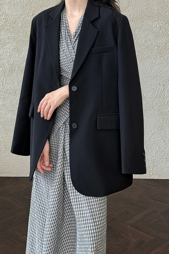 Blejzr s rozparkem vzadu, volnější střih