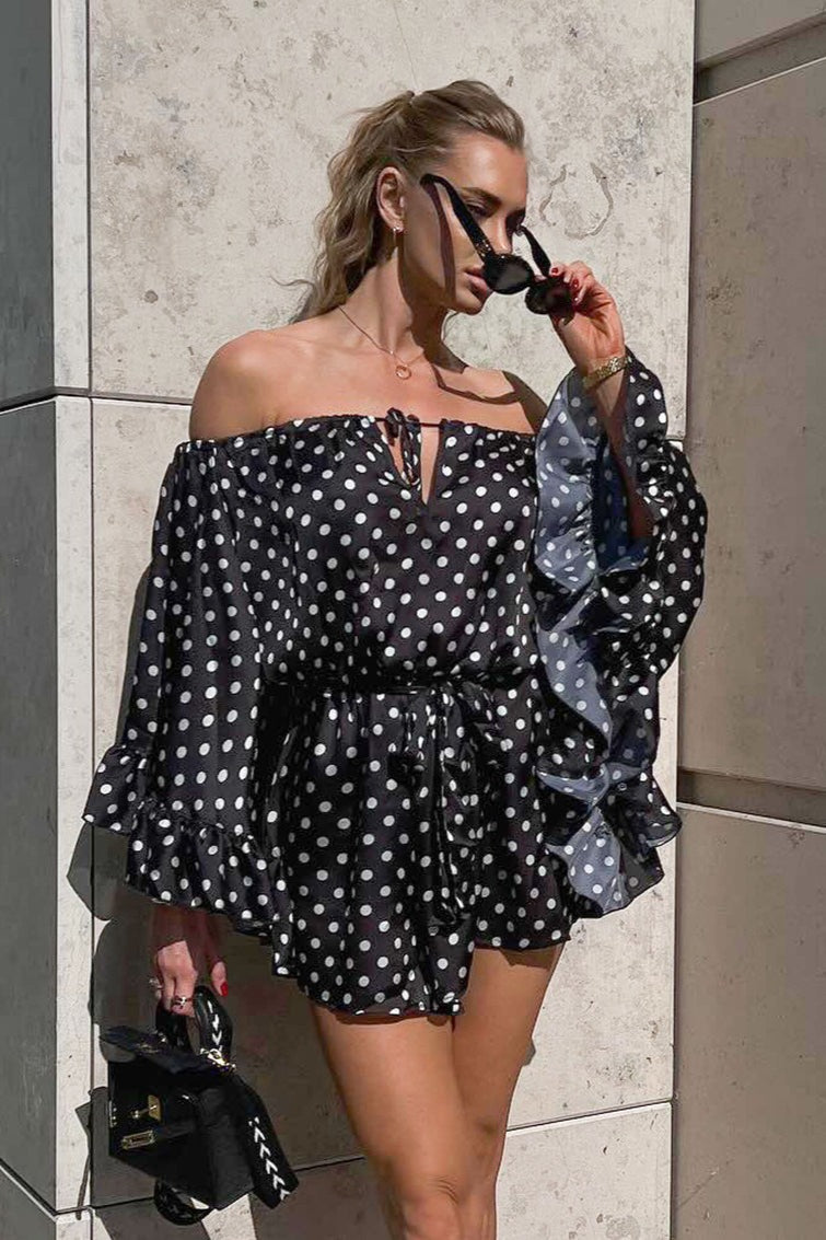 Mini-Kleid mit Tupfenmuster, schulterfrei und mit Rüschen