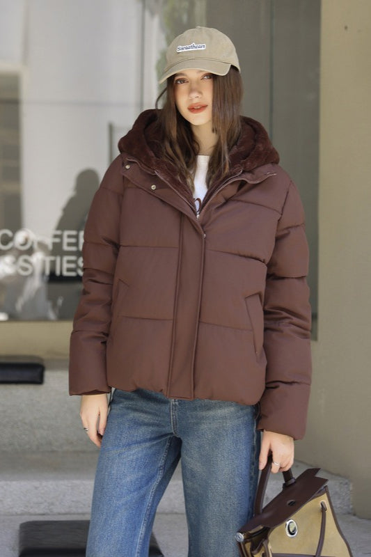 Steppjacke mit Besatz aus Kunstpelz, kurz geschnitten