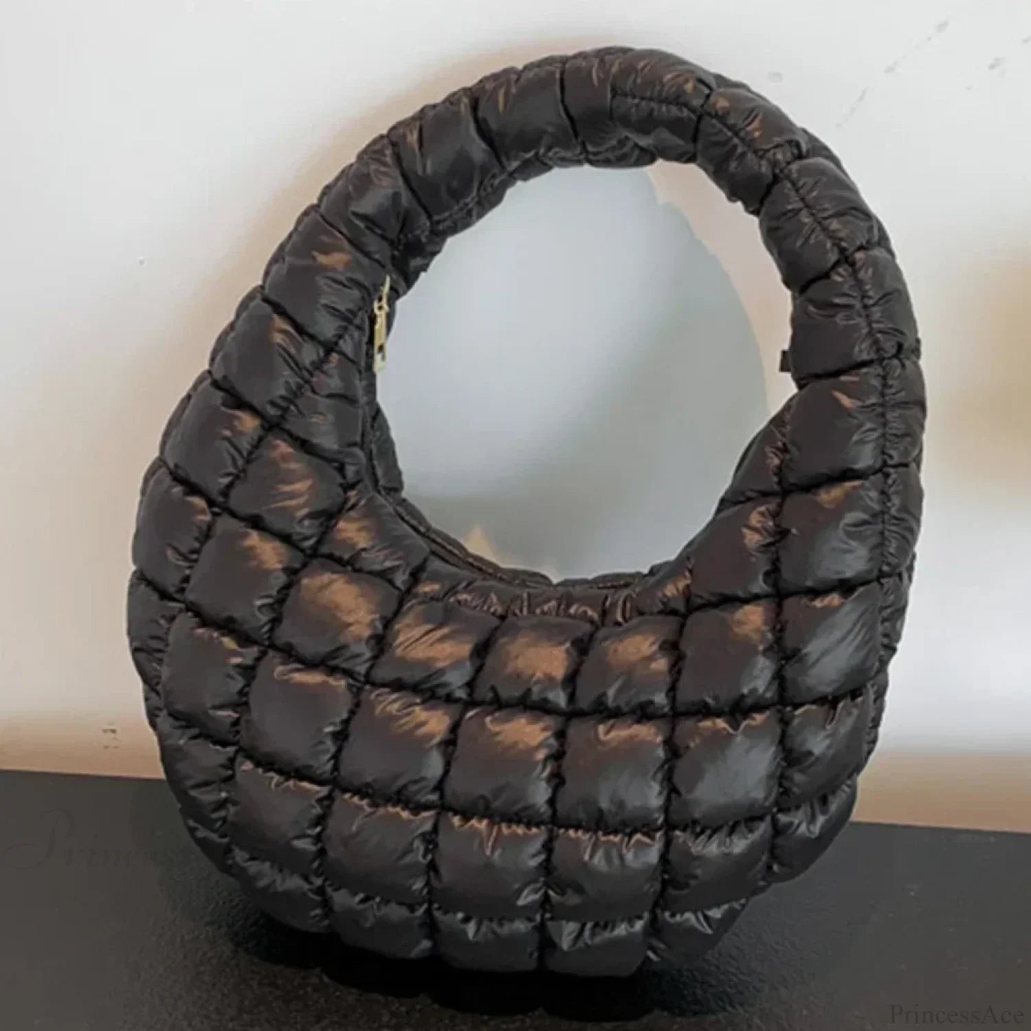 Borsa a spalla trapuntata imbottita alla moda con pieghe a nuvola