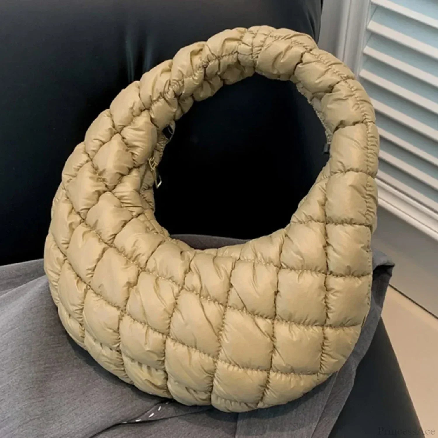 Borsa a spalla trapuntata imbottita alla moda con pieghe a nuvola