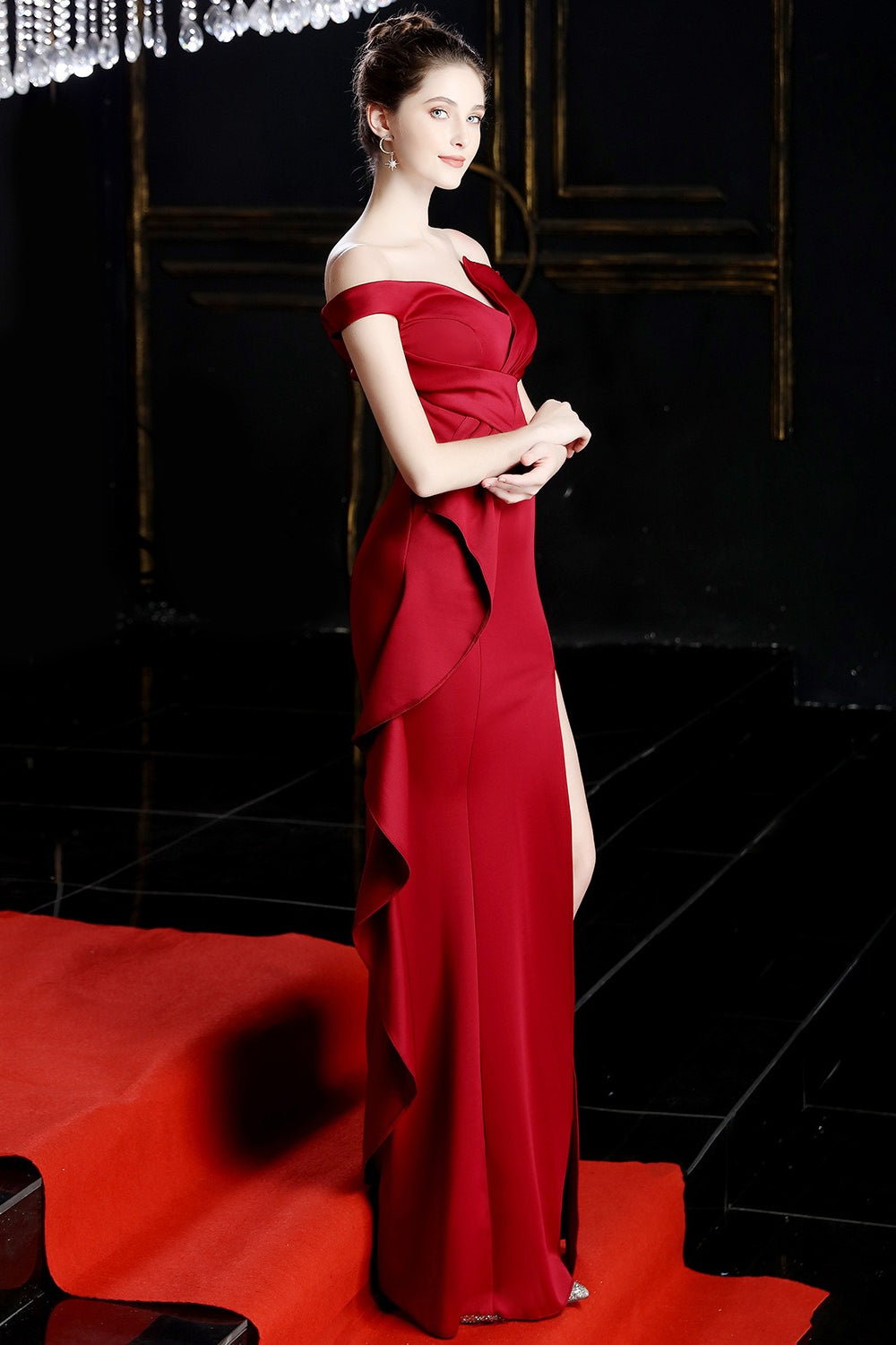 Abito lungo da festa a sirena con spalle scoperte e spacco